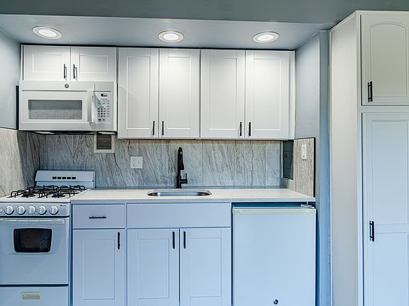 4th image of 1931 N Cleveland St APT 408