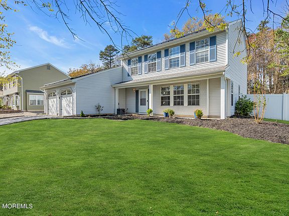 3rd image of 629 Buenaventura Court