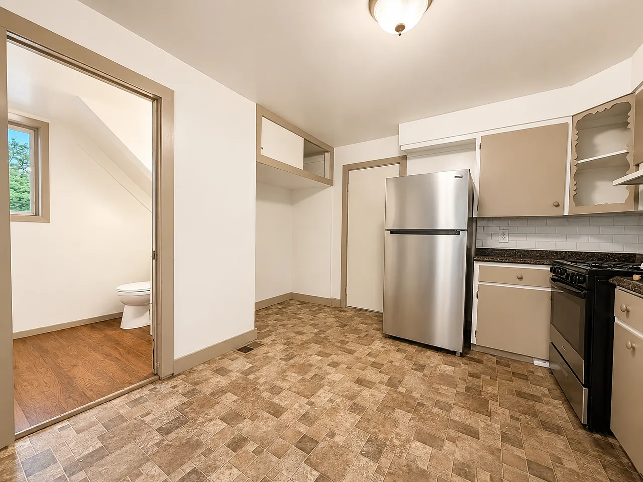 2 bed, 1200 sqft, $975 — Photo 2
