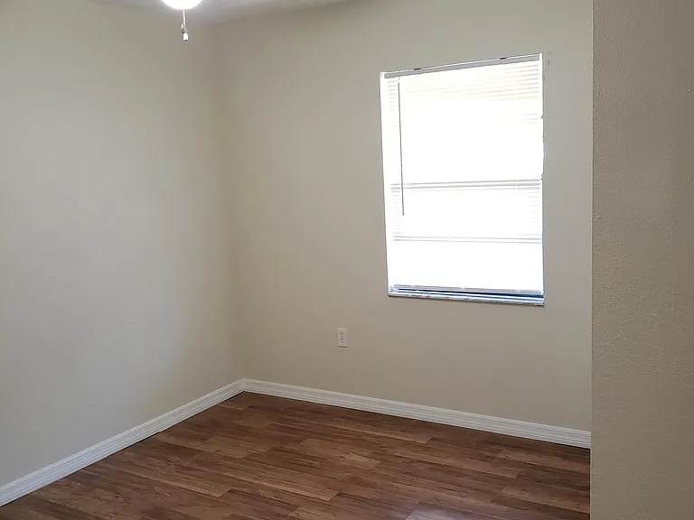 117 Denton Ave — Photo 6