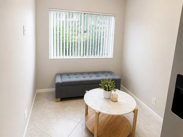 4086 Palm Forest Dr S — Photo 4