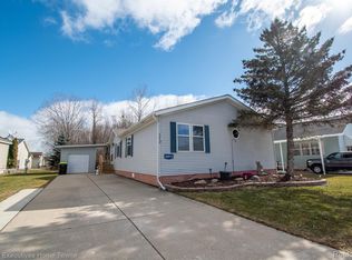 45910 Bonaventure Dr, Macomb, MI