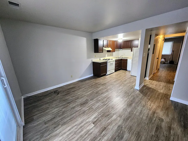 112 S Jackson Blvd — Photo 3