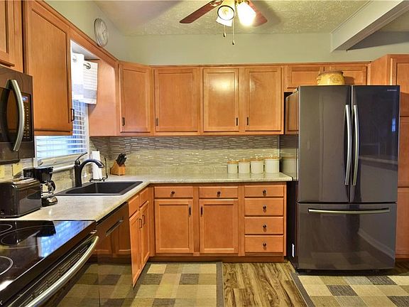 5th image of 1554 Maplewood St NE