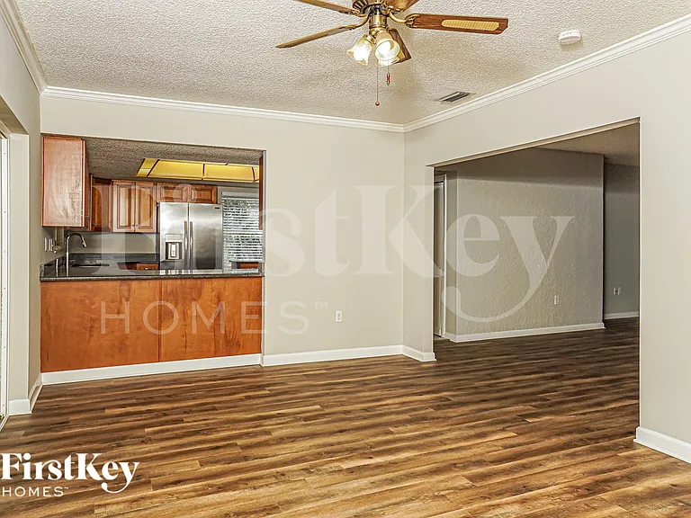 833 Wee Burn St — Photo 7