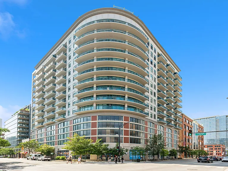 340 W Superior St #1112 — Photo 1