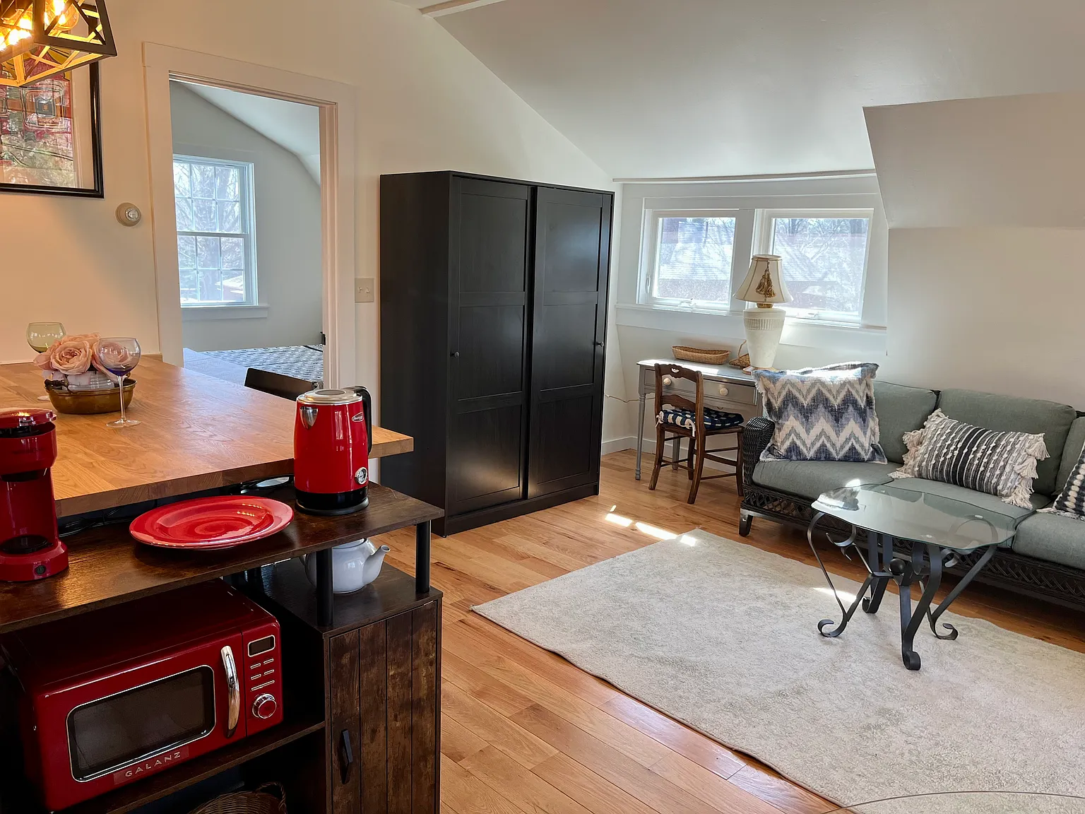1 bed, 700 sqft, $1,750 — Photo 2