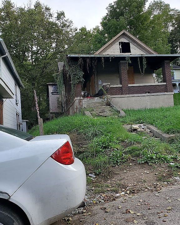 2nd image of 523 W 7th St