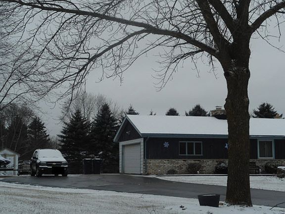 3rd image of W221S6955 Sonoma Cir