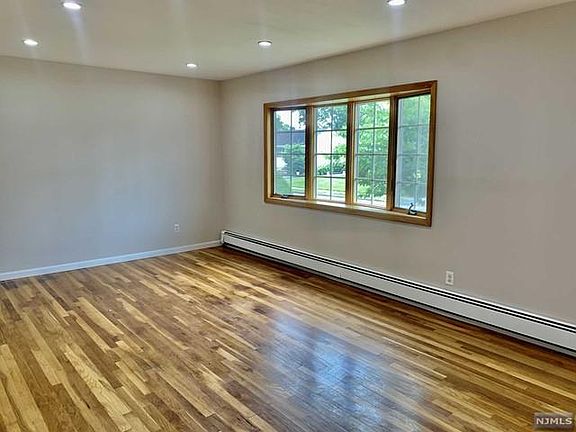 5th image of 487 Steinway Rd