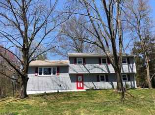 5 Blossom Dr, Basking Ridge, NJ 07920