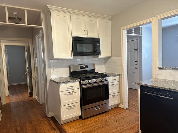 5th image of 942 Waverly Ave