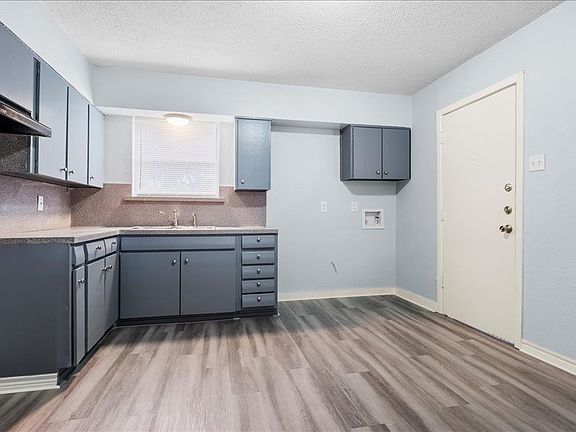 3rd image of 2632 Emerald Dr