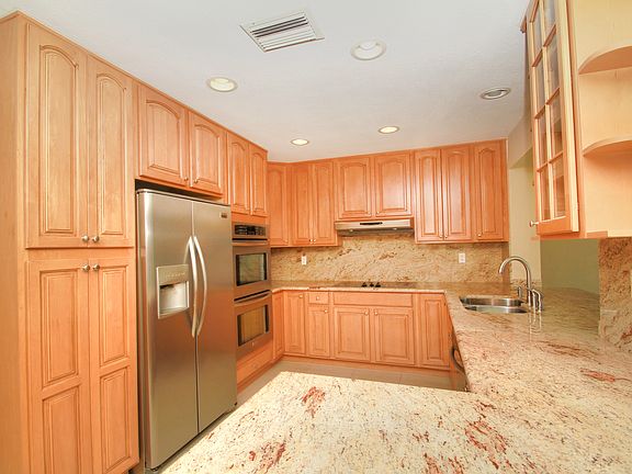 3rd image of 5821 NE 20th Ave