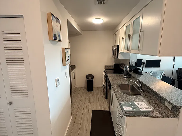 275 NE 18th St #402 — Photo 7