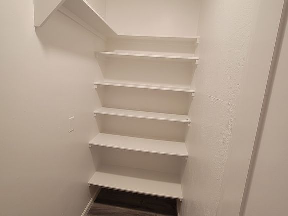 4th image of 622 Fernando Dr