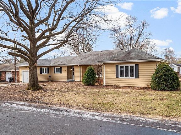 3rd image of 315 Hillcrest Dr