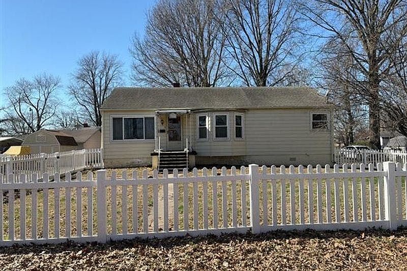 1st image of 5117 Lakeview Dr