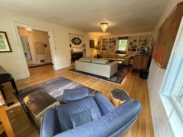 1010 Yale Rd — Photo 4