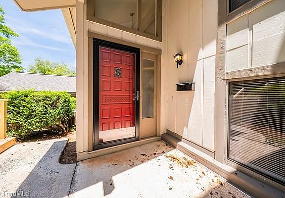 2nd image of 214 Lamplighter Cir