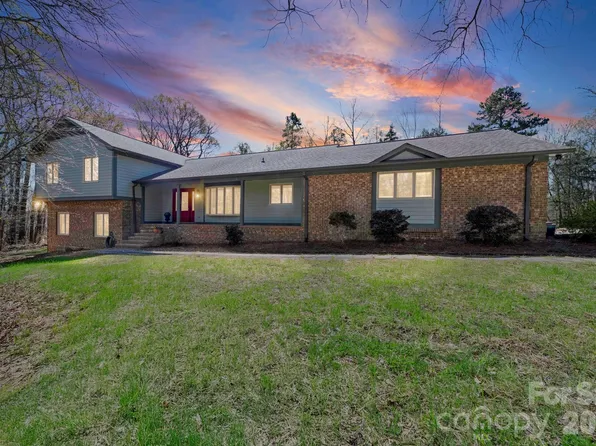 208 Falcon Dr, Concord, NC 28025