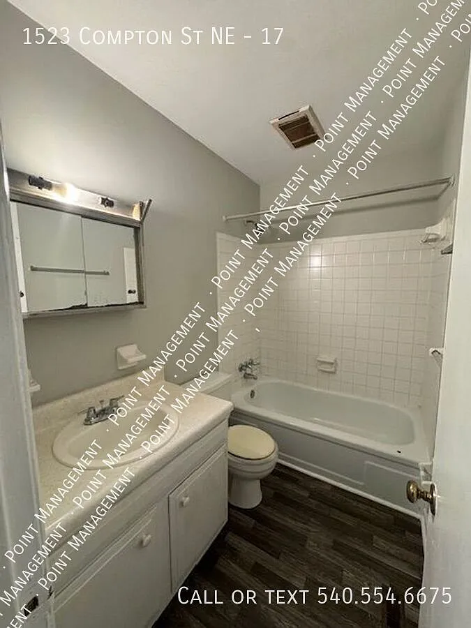 2 Bedroom 1 Bath Townhome! — Photo 4