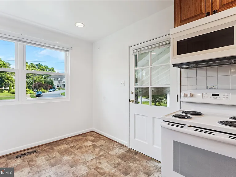6916 Southridge Dr — Photo 12