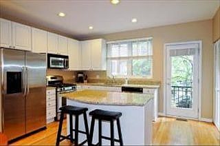 4th image of 2803 N Wolcott Ave Unit J