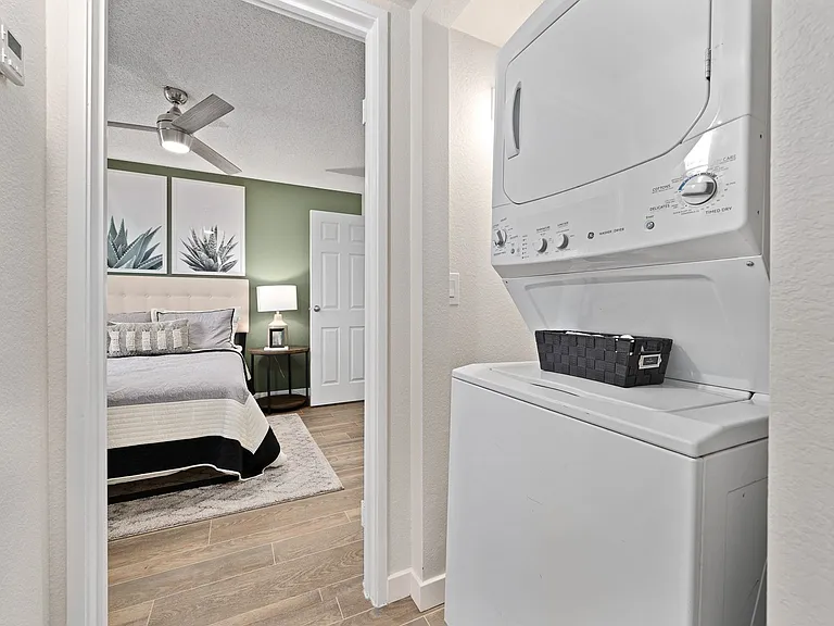 Solas Glendale — Photo 9