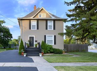 631 S Hale St, Wheaton, IL 60187