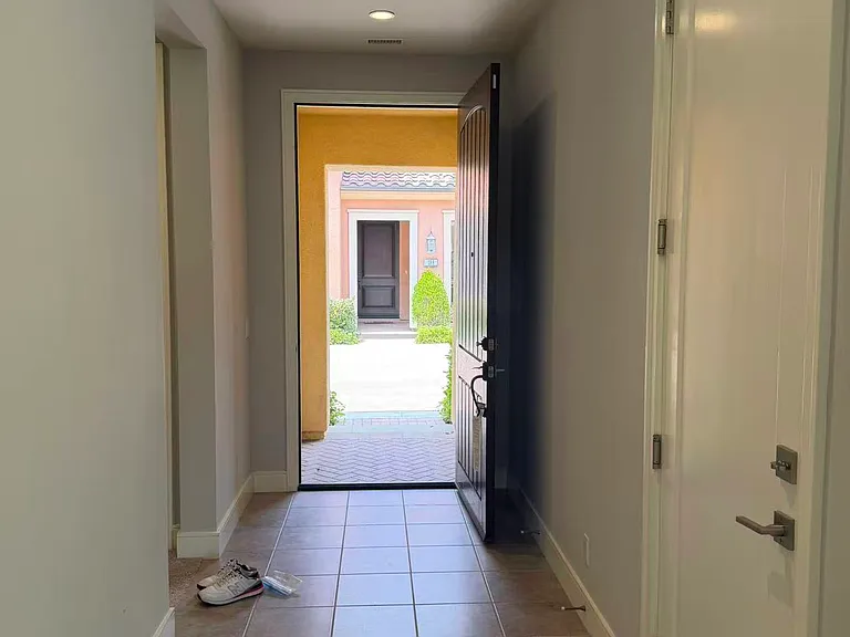 186 Villa Rdg — Photo 3
