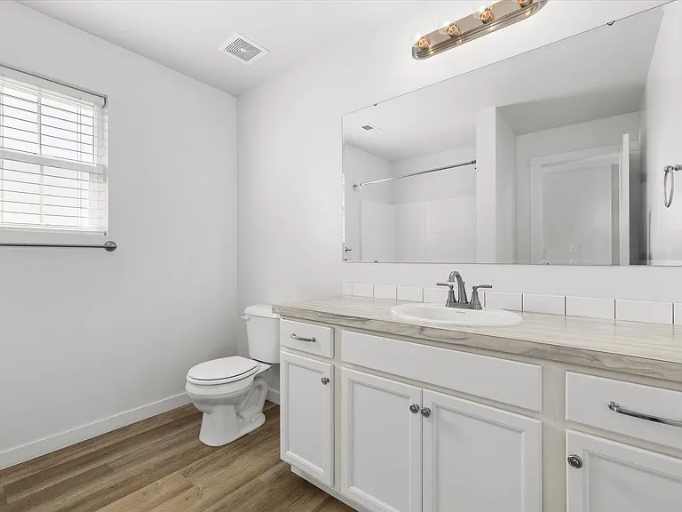 655 N Sevenoaks Ave — Photo 24