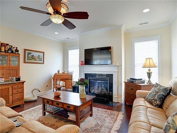 4th image of 13410 Hazelbrook Ln