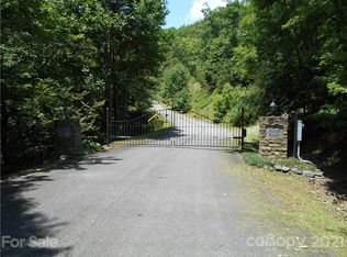 12 Bobcat Lair Dr, Mills River, NC 28759