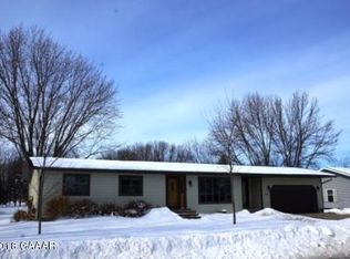326 Eleanor Ave, Morris, MN 56267
