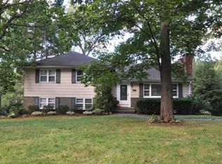 11 Whitewood Dr, Summit, NJ 07901