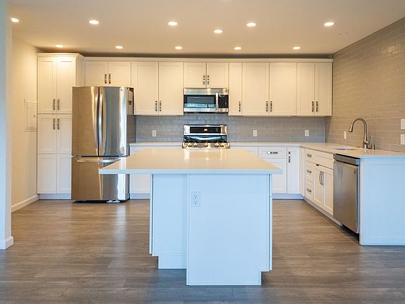 5th image of 988B Meadowsweet Dr #0