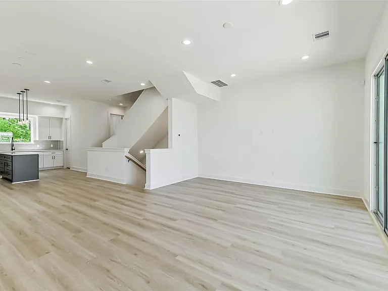 5703 Balbo St #F — Photo 11