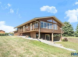 45148 Quail Dr, Canistota, SD 57012