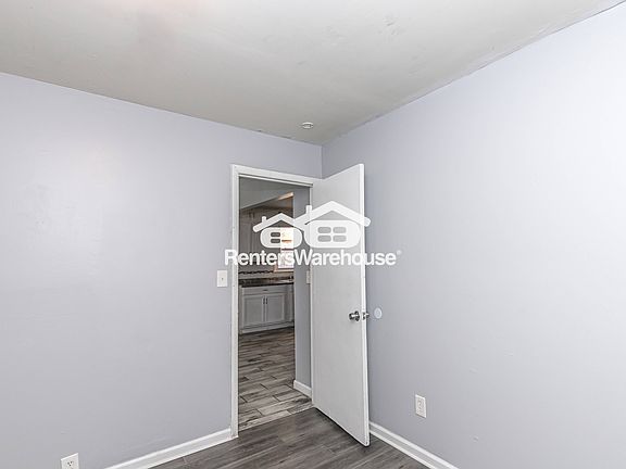 4th image of 10741 Cambridge Ave
