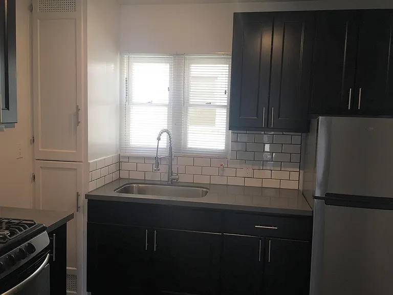 Evans Apartments — Photo 25