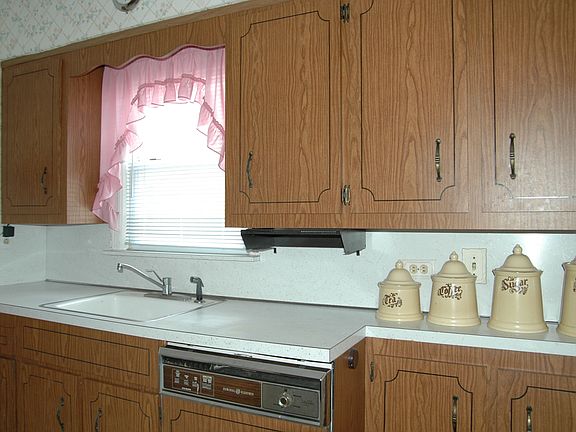 4th image of 26 Evergreen Ave
