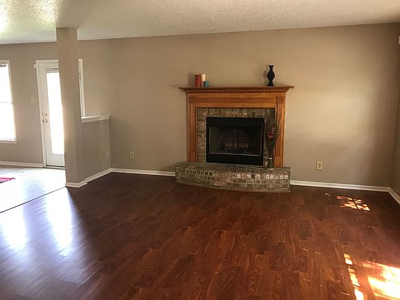 5th image of 2726 Brewster Ln