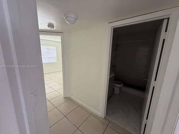 4th image of 6921 Pembroke Rd #6927