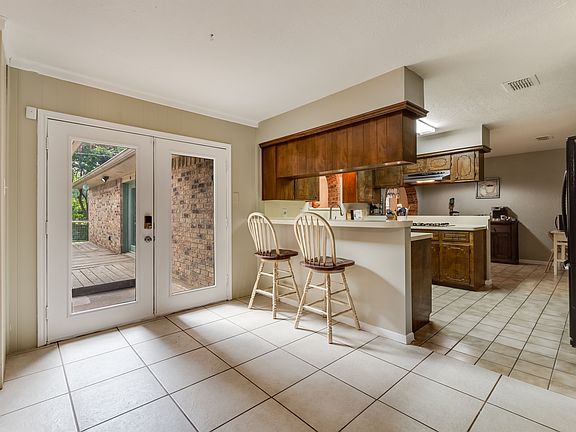 4th image of 2813 Crane Dr