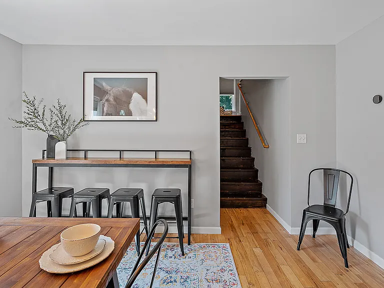 387 Maple Ave — Photo 9