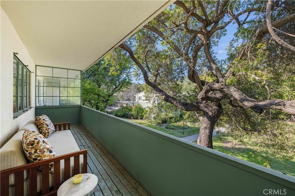5150 1/2 Village Grn, Los Angeles, CA - View 3
