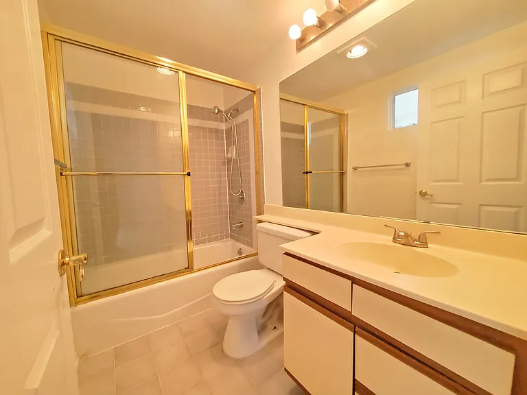 1546 Amherst Ave #103 — Photo 34