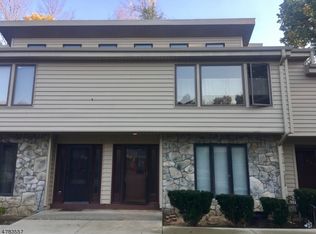 402 Mohegan Cir #402, Lafayette, NJ 07848