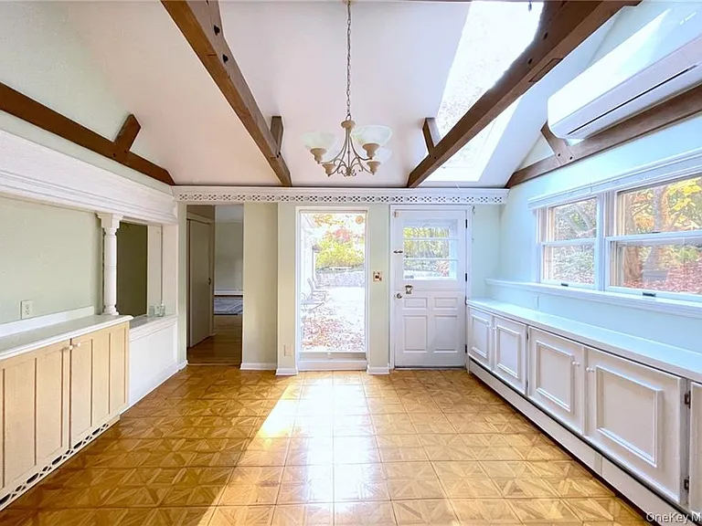12 Ervilla Dr — Photo 25